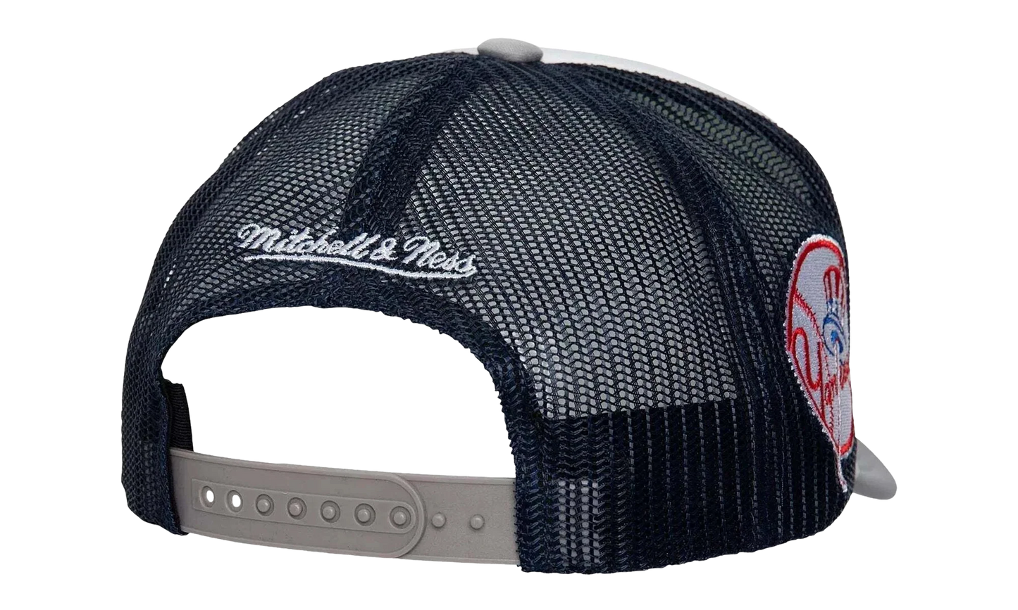 MLB Blocker Trucker Cap "New York Yankees - White" HT8359 NYYWHIT