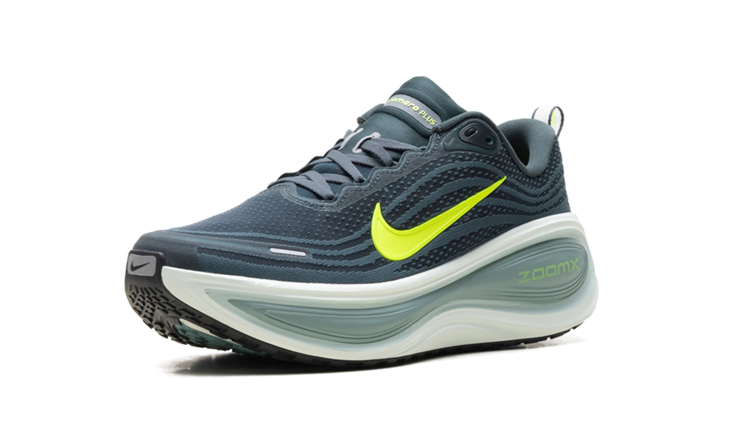 Vomero Plus "Seaweed Volt Green Haze" HV8150 300