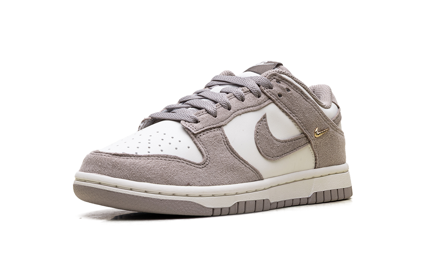 Dunk Low WMNS"Malt Gold Mini Swoosh" IB4417 105