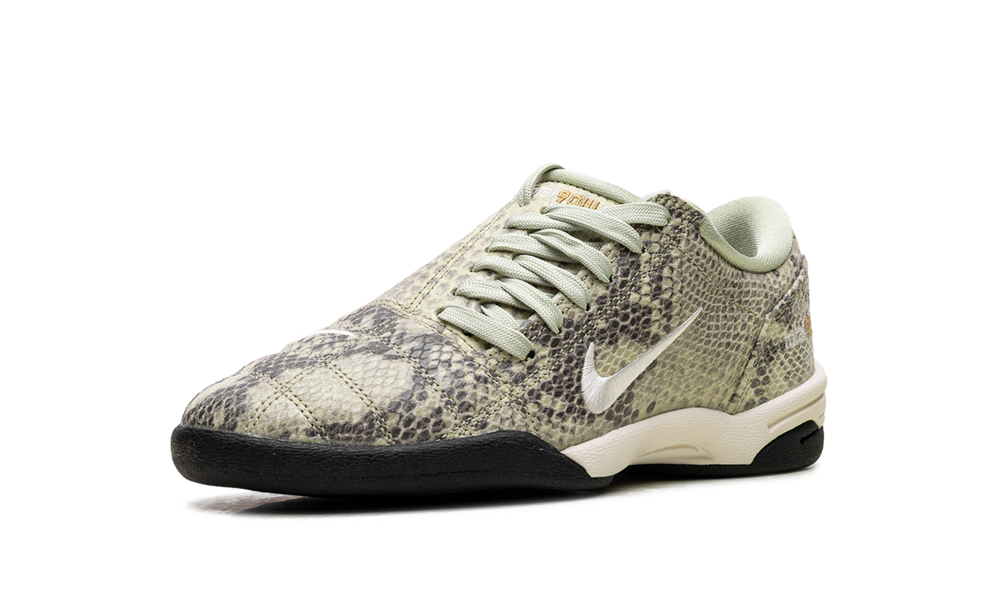 Total 90 SE WMNS"Olive Aura Pale Ivory" IB4204 301