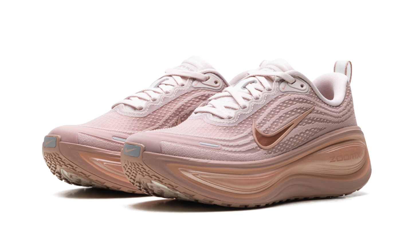 Vomero Plus WMNS"Particle Pink/ Rose Gold" HV8154 601