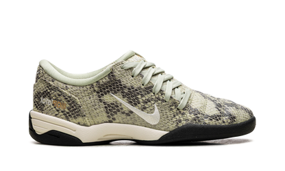 Total 90 SE WMNS"Olive Aura Pale Ivory" IB4204 301