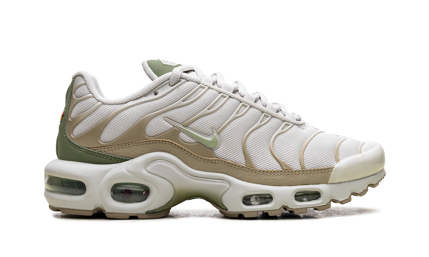 Air Max Plus WMNS"Light Bone/ Honeydew/ Alligator" DX8954 001