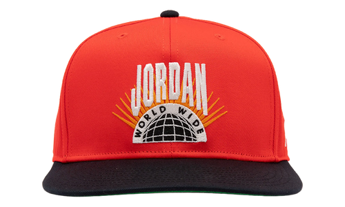 Jordan Essentials Pro Structured Flat Bill Hat "Chile Red / Kelly Green / Sail" IF3508 673