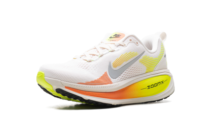 Vomero 18 WMNS"Phantom Light Wild Mango Volt" HM6804 002