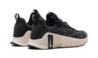 Free Metcon 6 SE WMNS "Black Silt Red" HV2017 001