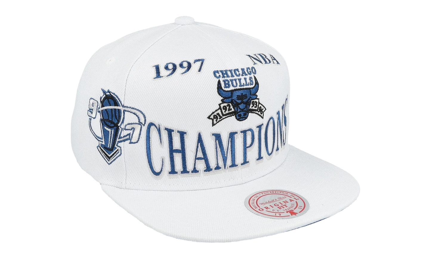 NBA Hardwood Classics 97 Champ Flipside Snapback Cap "Chicago Bulls - White" HS8712 CBUWHIT