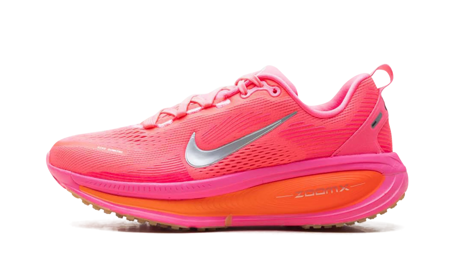Vomero 18 WMNS "Digital Pink Hyper Orange" HM6804 602