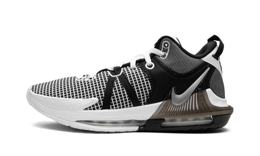 LeBron Witness VII "Metallic Silver" DM1123 100