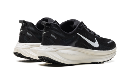 Vomero 18 WMNS"Black Summit White" HM6804 005