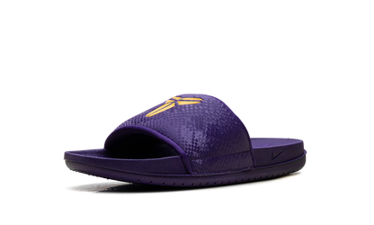 Kobe Offcourt Slide "Purple University Gold" IF2870 500