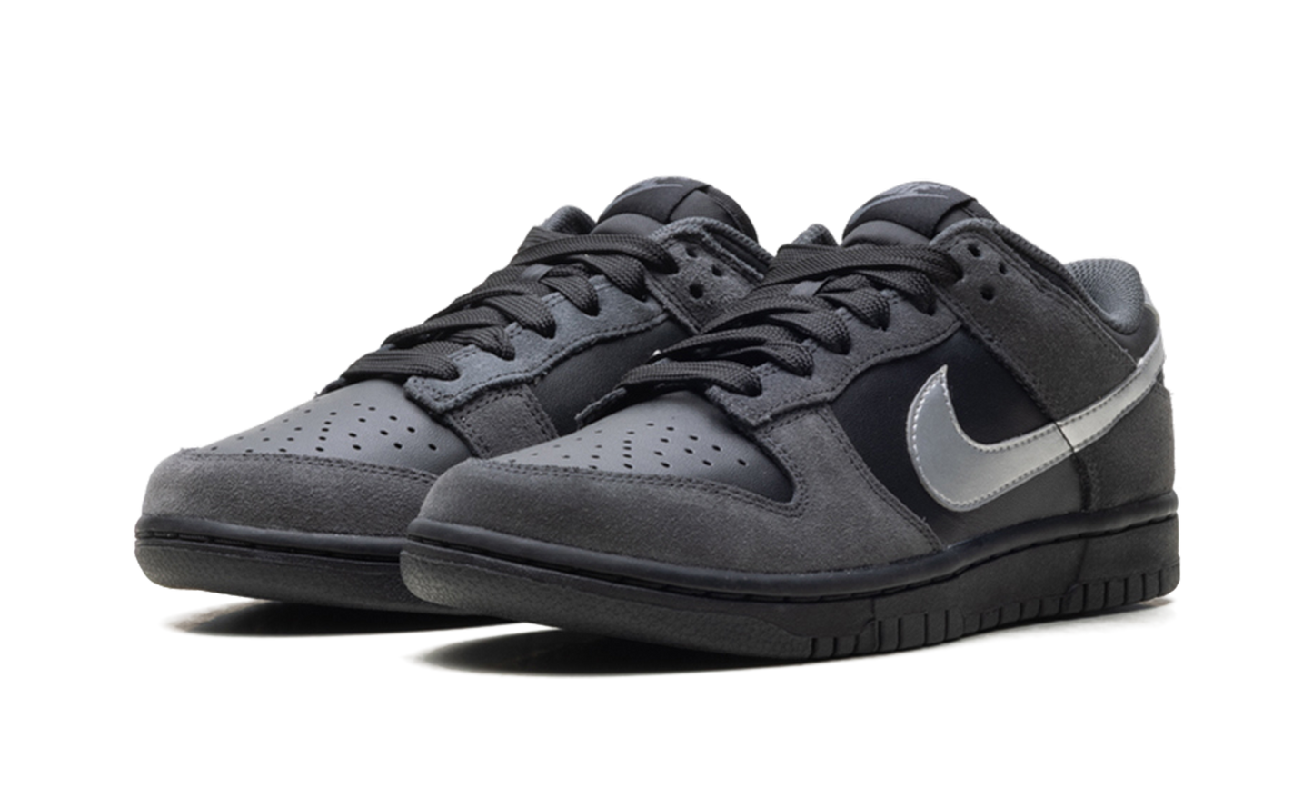 Dunk Low WMNS"Anthracite/ Metallic Silver" II7636 001