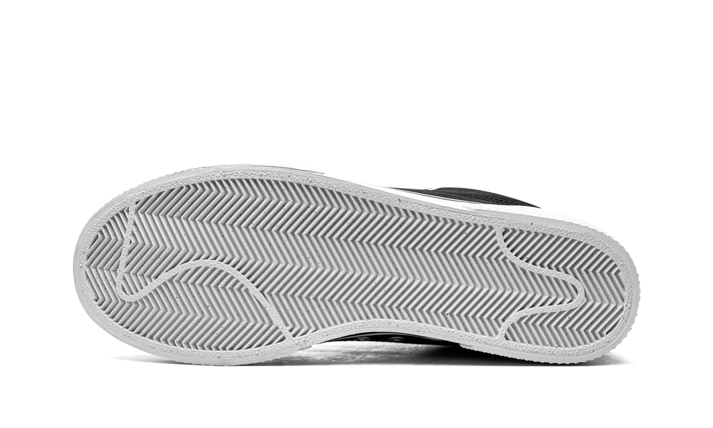 GTS 97 "Black/White" DA1446 001
