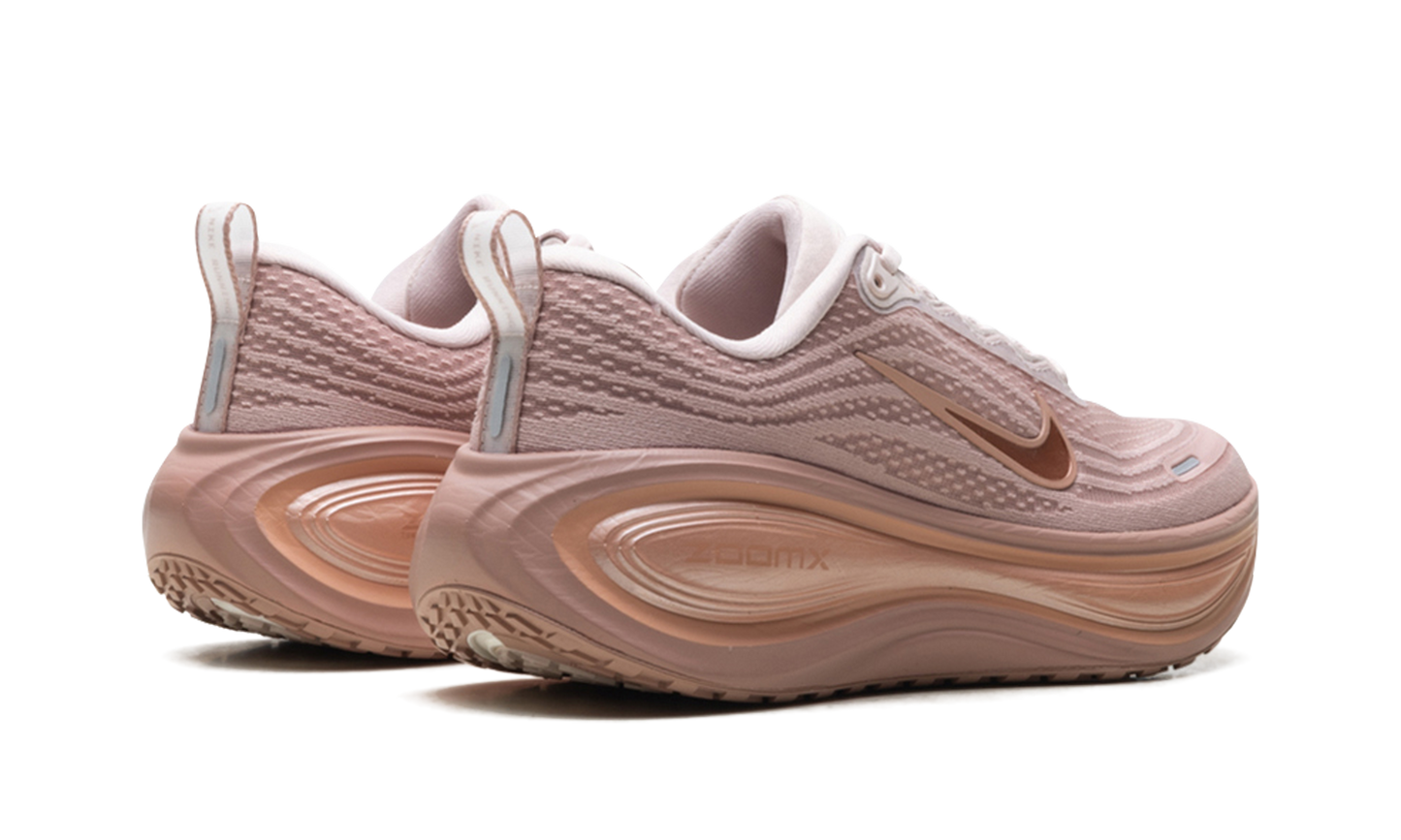 Vomero Plus WMNS"Particle Pink/ Rose Gold" HV8154 601