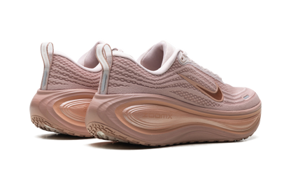 Vomero Plus WMNS"Particle Pink/ Rose Gold" HV8154 601