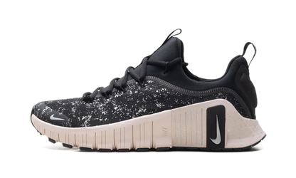 Free Metcon 6 SE WMNS "Black Silt Red" HV2017 001