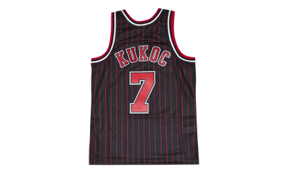 NBA Toni Kukoc Swingman Jersey "1995-96 Chicago Bulls - Black" SMJYAC18082 CBUBLCK95TKU
