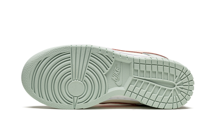 DUNK LOW WMNS"Barely Green" DD1503 104