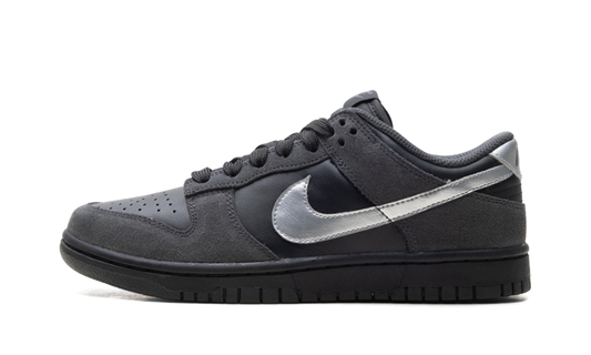 Dunk Low WMNS"Anthracite/ Metallic Silver" II7636 001