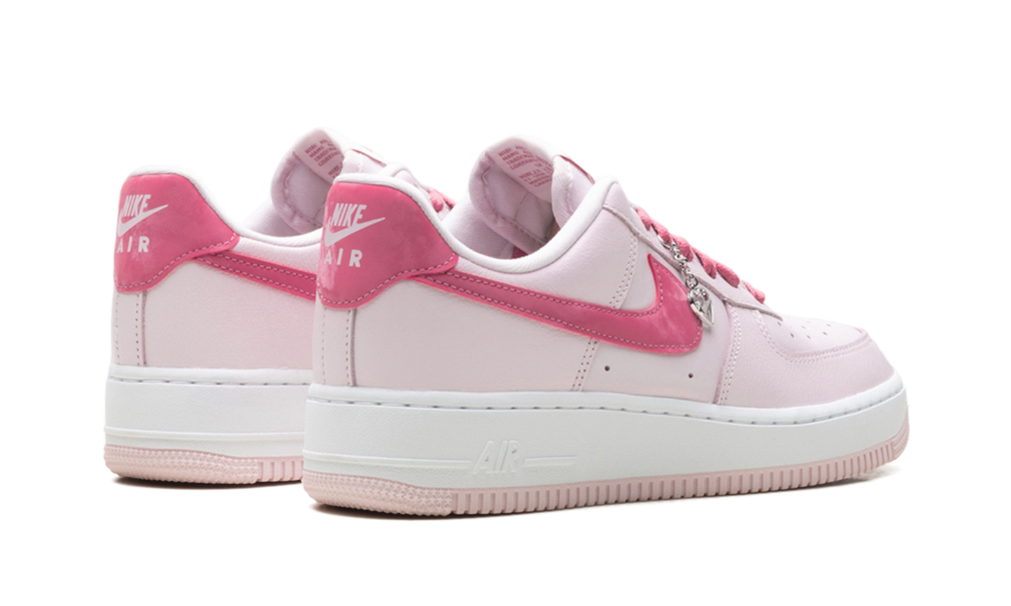 Air Force 1 Low WMNS"Valentine's Day (2026)" IO8755 600