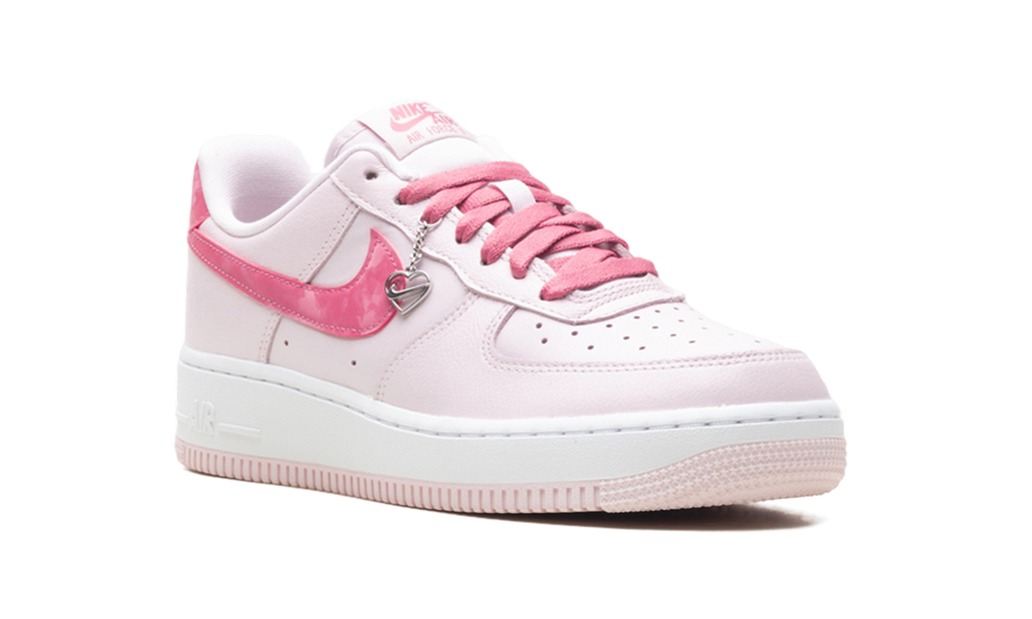Air Force 1 Low WMNS"Valentine's Day (2026)" IO8755 600