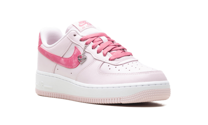 Air Force 1 Low WMNS"Valentine's Day (2026)" IO8755 600