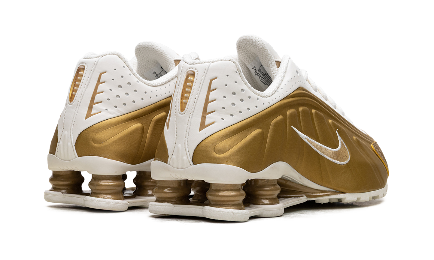 Shox R4 WMNS"Metallic Gold" AR3565 010