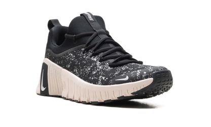 Free Metcon 6 SE WMNS "Black Silt Red" HV2017 001