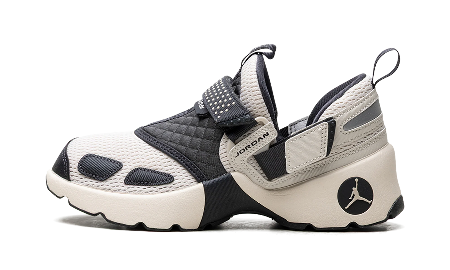 Jordan Trunner LX WMNS "Light Orewood Brown" HQ2164 102
