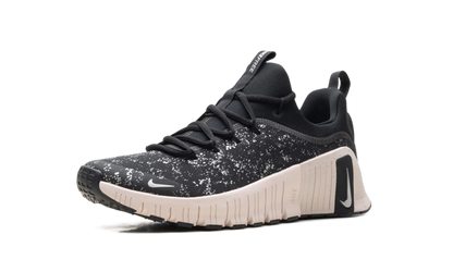 Free Metcon 6 SE WMNS "Black Silt Red" HV2017 001