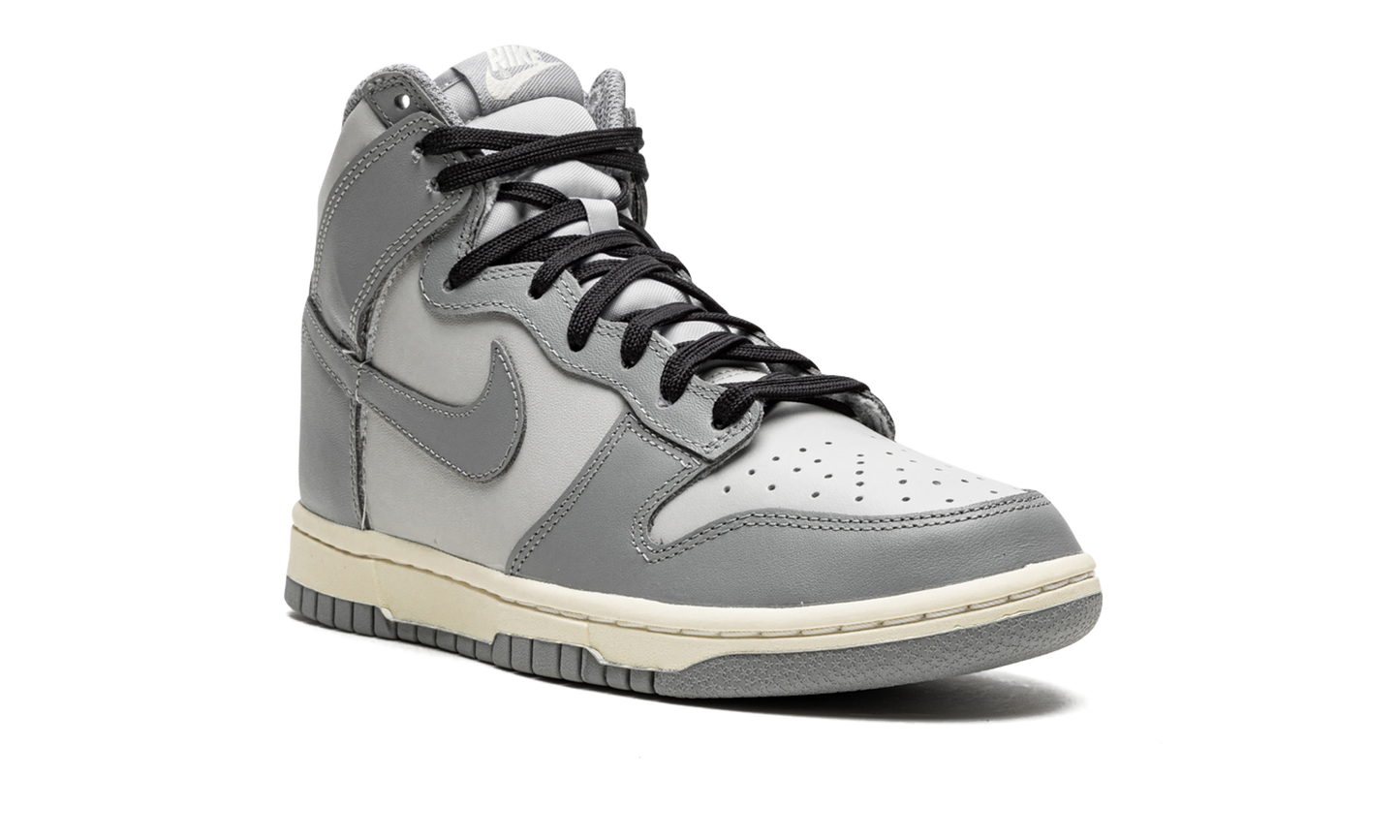 DUNK HIGH WMNS"Aged" DD1869 001