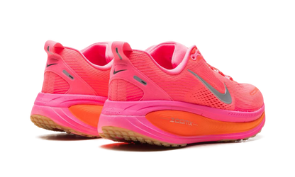Vomero 18 WMNS "Digital Pink Hyper Orange" HM6804 602