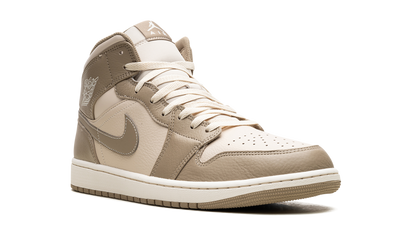 1 Mid "LEGEND LIGHT BROWN" HF4830 203