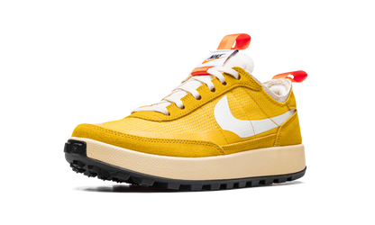 GENERAL PURPOSE SHOE WMNS"Tom Sachs - Dark Sulfur" DA6672 700