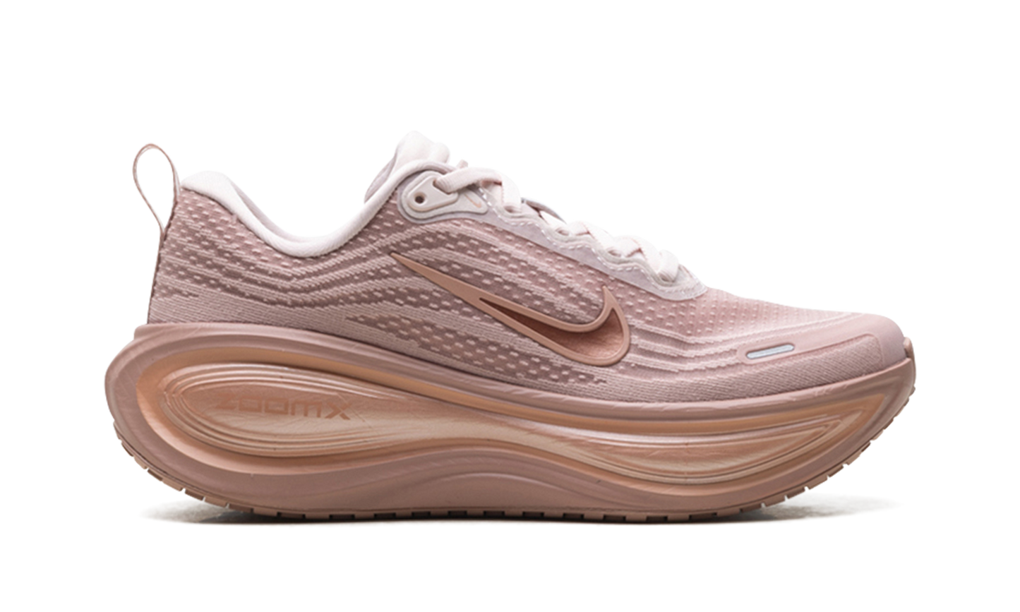 Vomero Plus WMNS"Particle Pink/ Rose Gold" HV8154 601