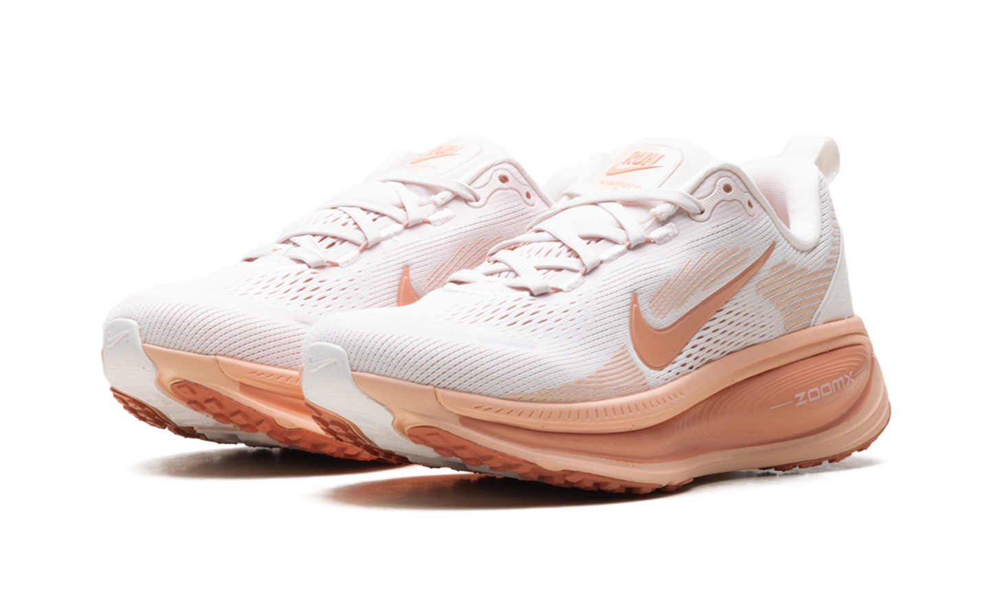 Vomero 18 WMNS"Light Soft Pink Light Madder Root Arctic Orange Madder Root" HM6804 601