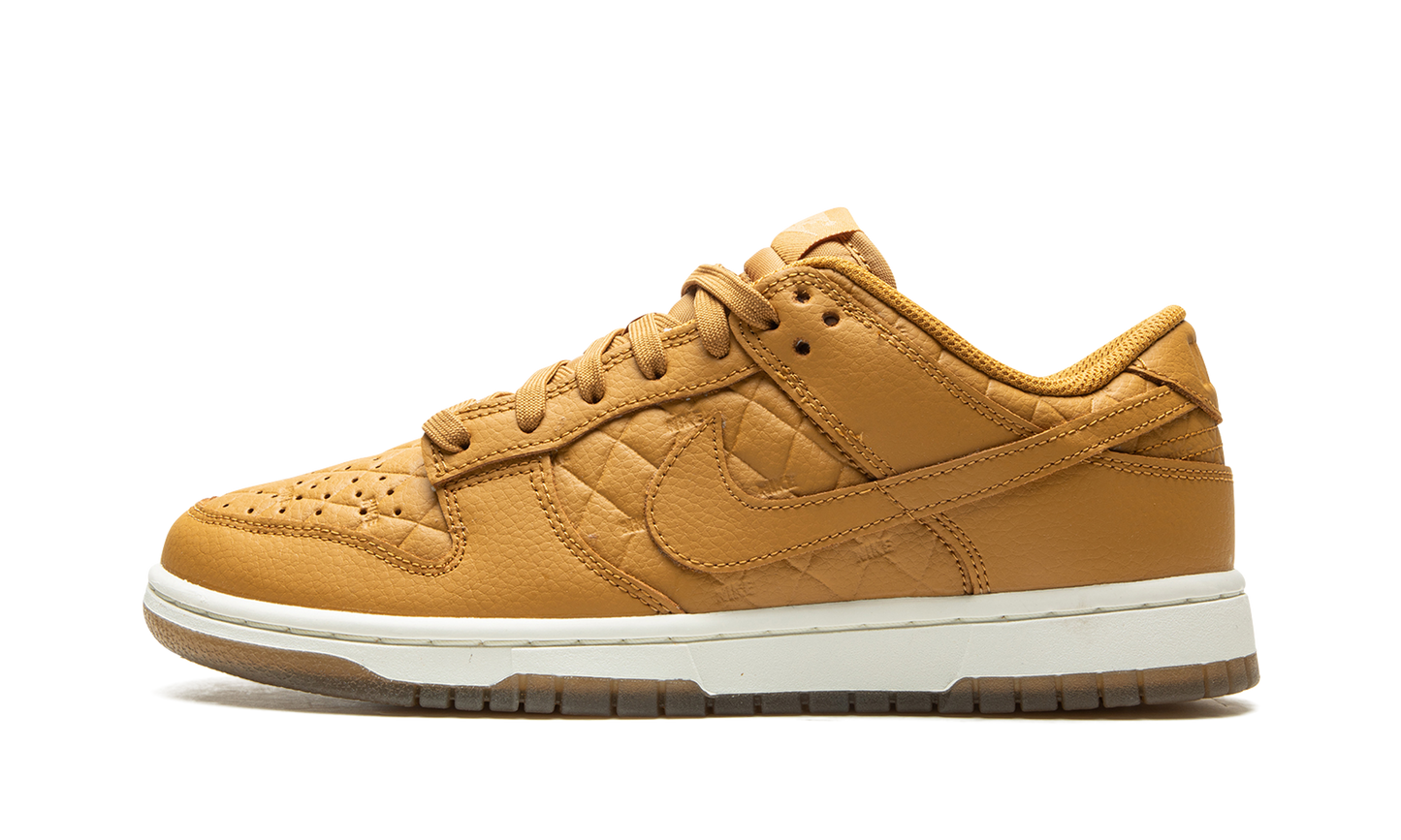 DUNK LO MNS WMNS"Quilted Wheat" DX3374 700