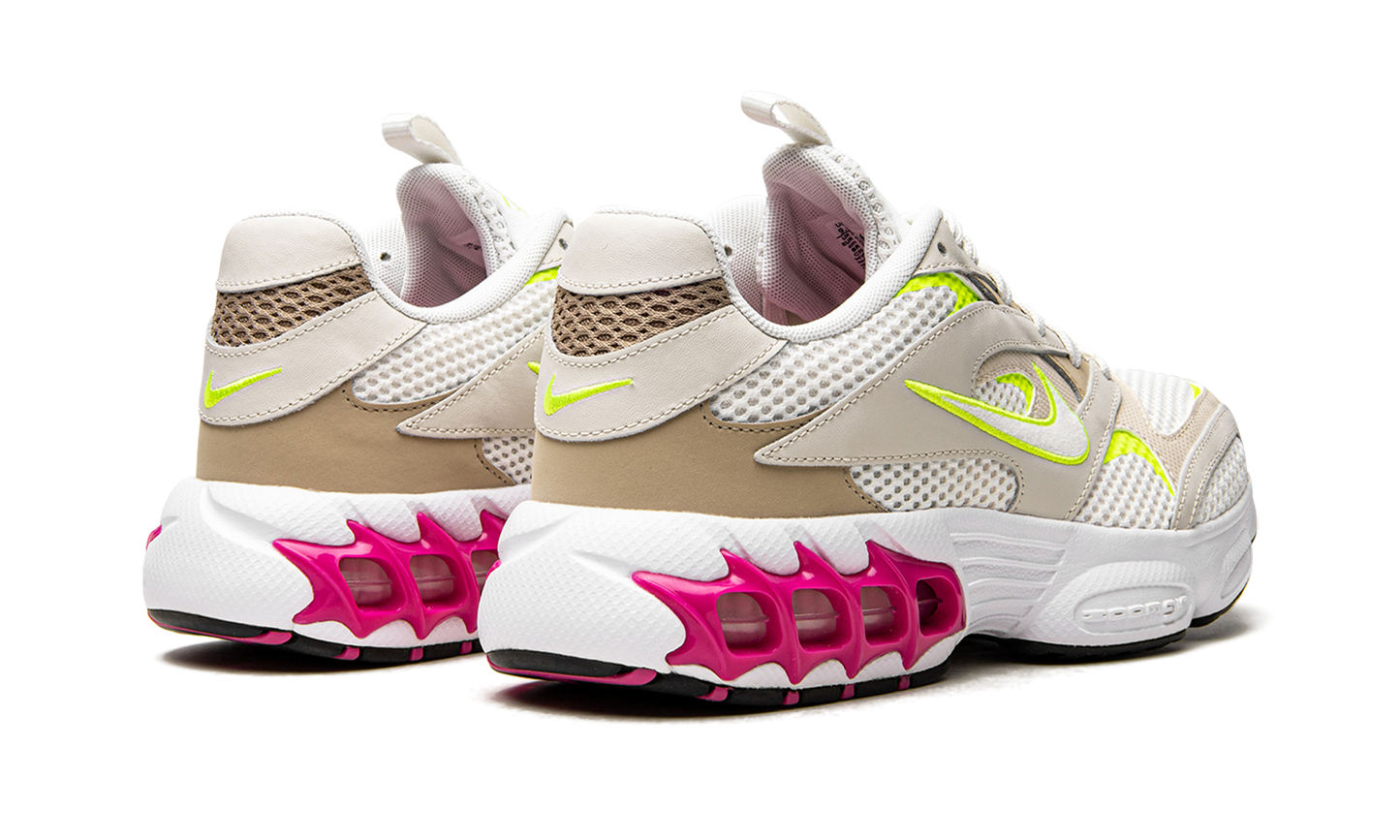 WMNS Zoom Air Fire"Summit White and Total Orange" CW3876 106
