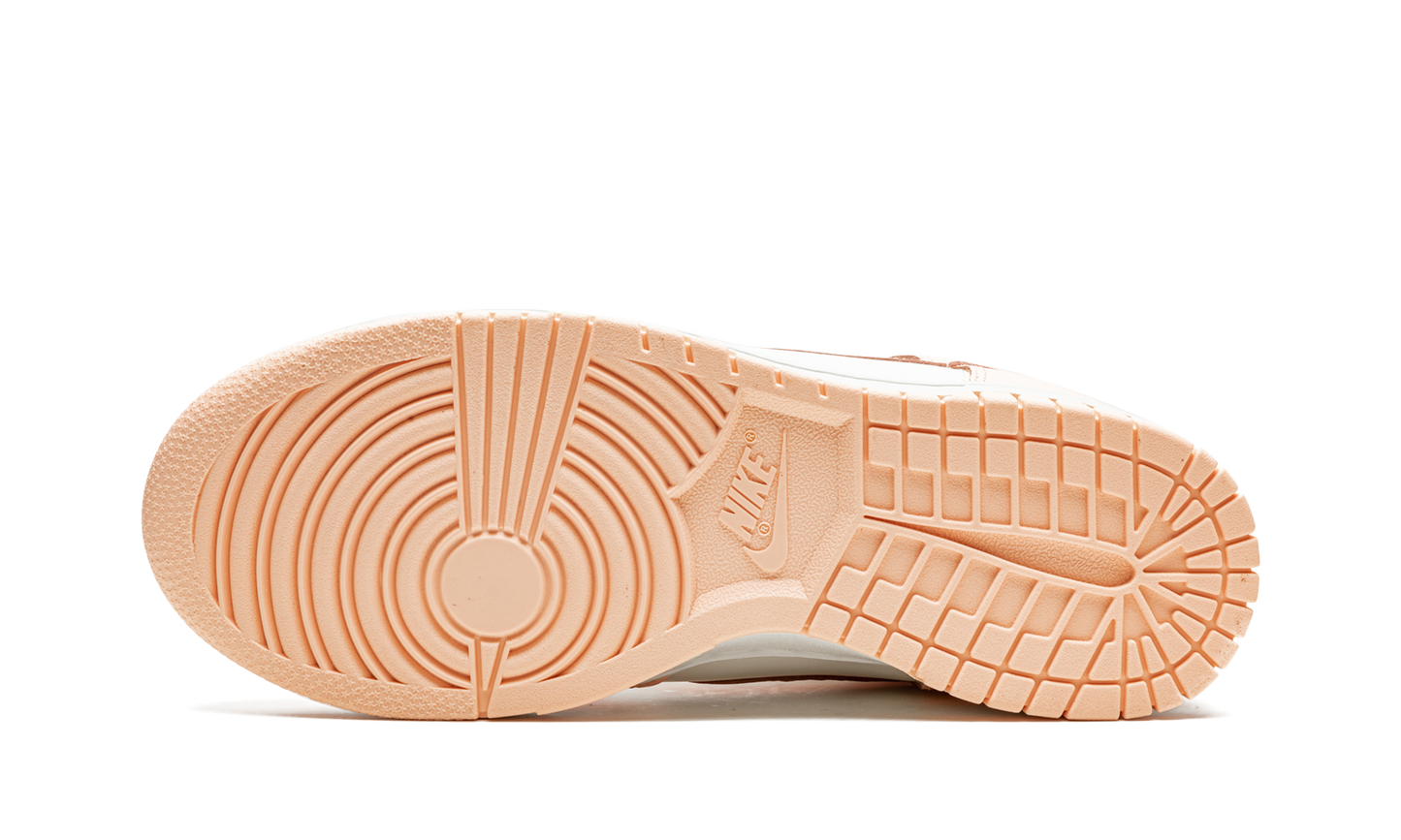 DUNK HIGH WMNS"Crimson Tint" DD1869 104