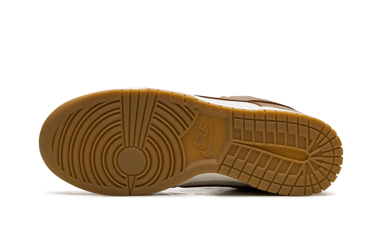 DUNK LOW WMNS"Brown Ostrich" FJ2260 001