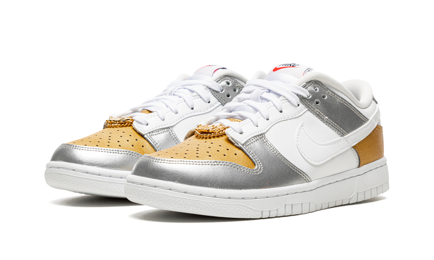 DUNK LOW WMNS"Gold White Silver" DH4403 700